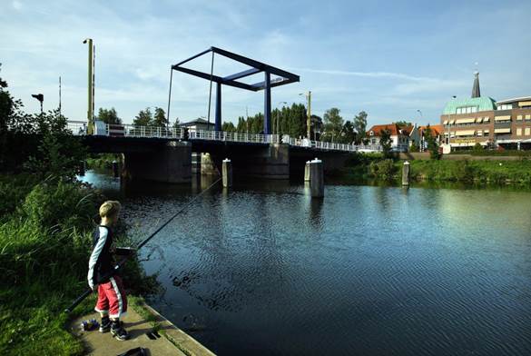 Fietsbrug richting centrum over de Oude IJssel